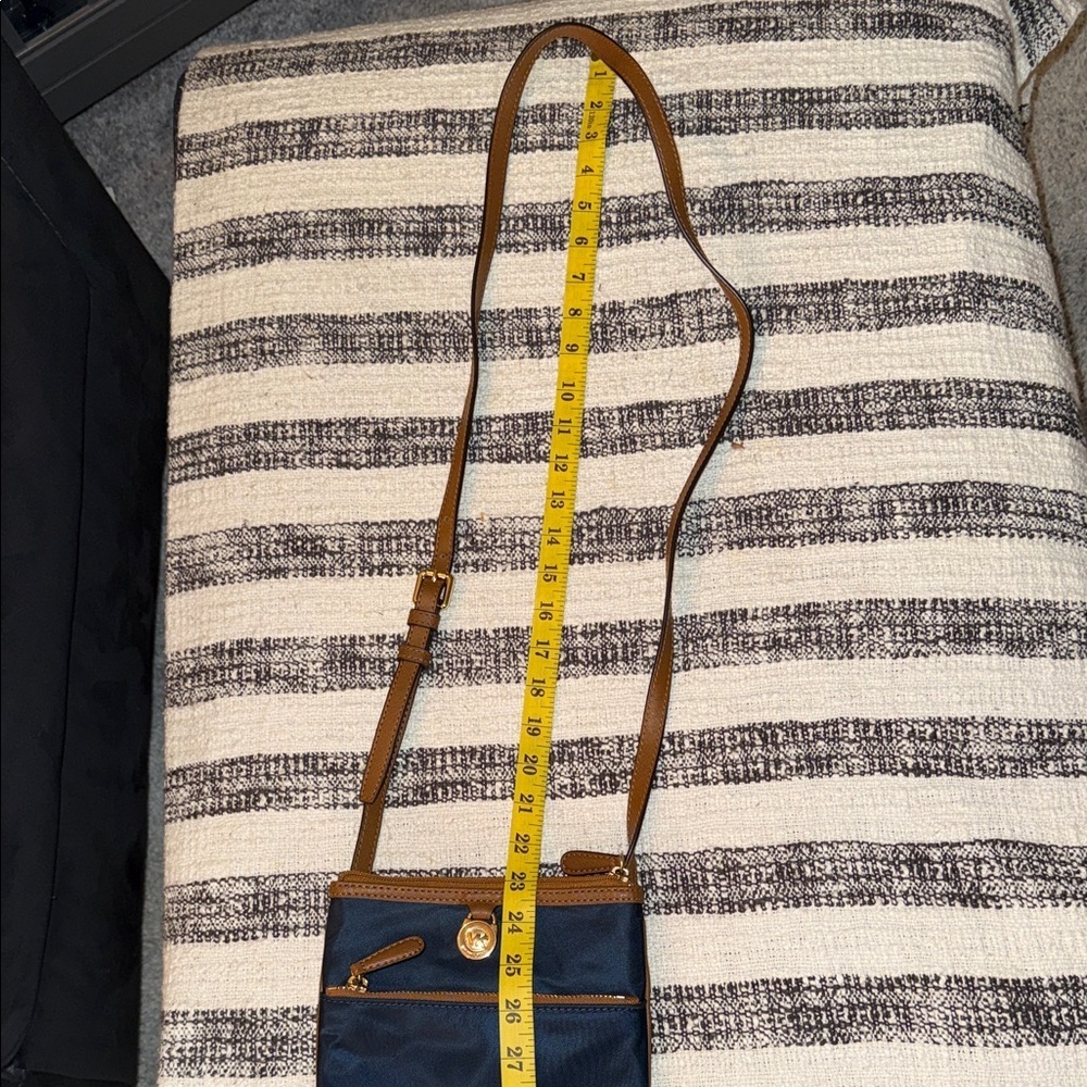 Michael Kors blue & tan nylon & leather crossbody compact travel pockets purse - Picture 12 of 13